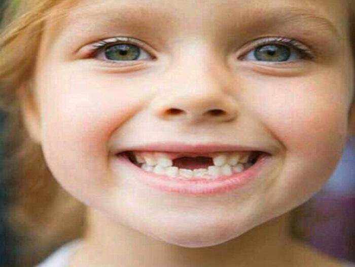 Οδοντίατροι προειδοποιούν: Κρατήστε τα δόντια των μωρών και σώστε τη ζωή τους