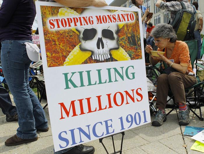 Monsanto: Τα 12 χειρότερα για την υγεία προϊόντα της