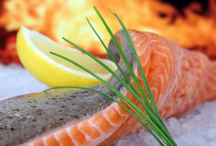 Πρύτανης Πανεπιστημίου επιβεβαιώνει: Τρώμε ψάρια ιχθυοτροφείων γεμάτα αντιβιοτικά και ψυχοφάρμακα