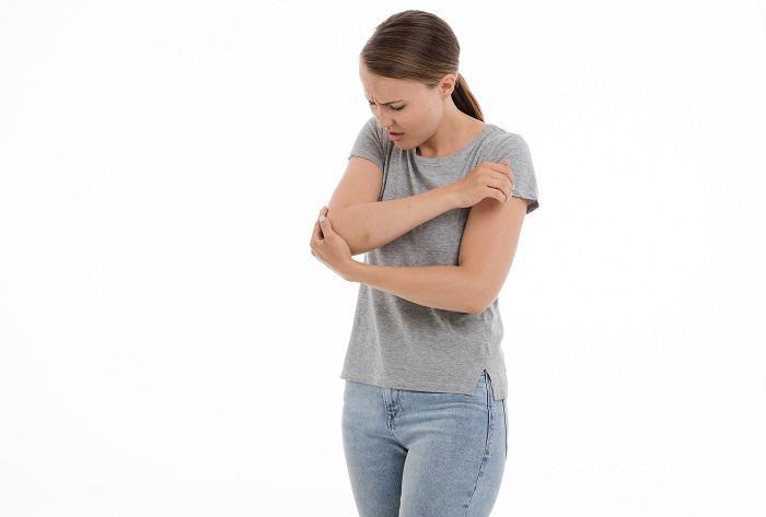 Πόνος στον αγκώνα: Αιτίες και αντιμετώπιση