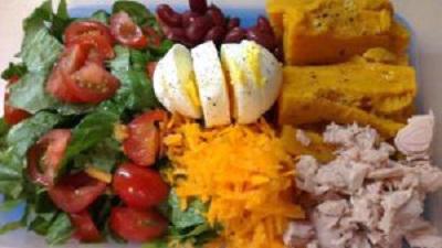 Σαλάτες ως πλήρη γεύματα: μαρούλι γλυκοπατάτα