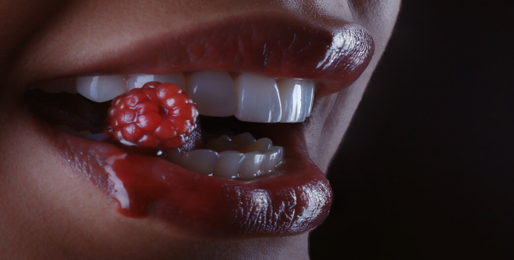 Ποιές τροφές ωφελούν και ποιές βλάπτουν τα δόντια