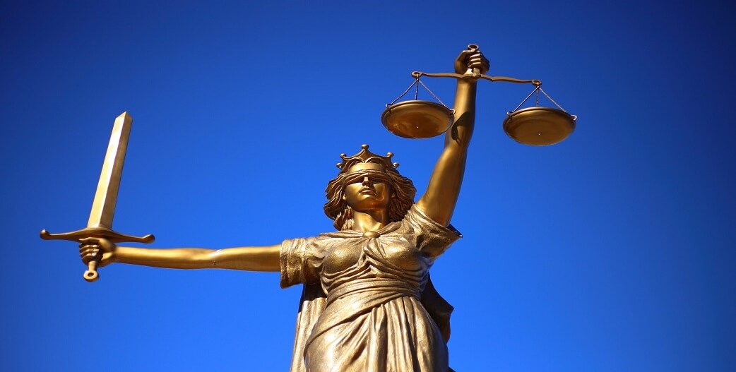Ένωση Δικαστών και Εισαγγελέων: «Μεσαίωνας οι αλλαγές στον Ποινικό Κώδικα για τη διασπορά ψευδών ειδήσεων»