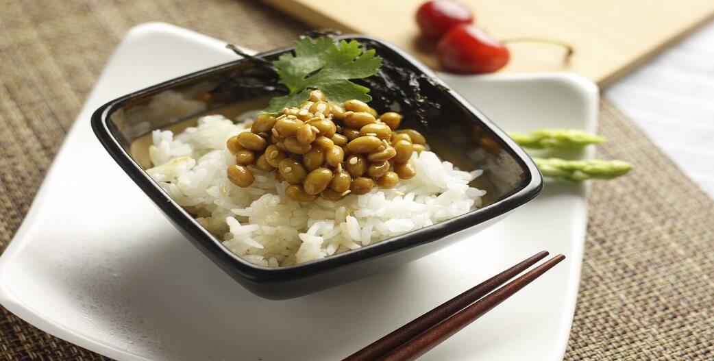 Natto: Το προβιοτικό τρόφιμο που μειώνει το στρες και συμβάλλει στη μακροζωία