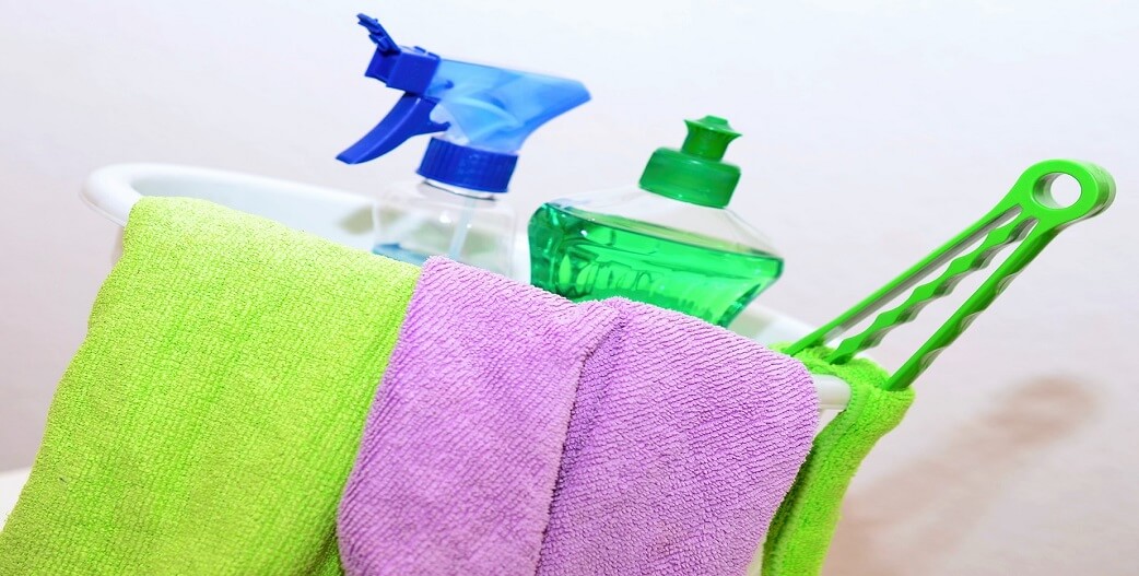 Σπιτικό καθαριστικό σου λύνει τα χέρια: Καθάρισε λαδιές από παντού χωρίς κόπο και τρίψιμο