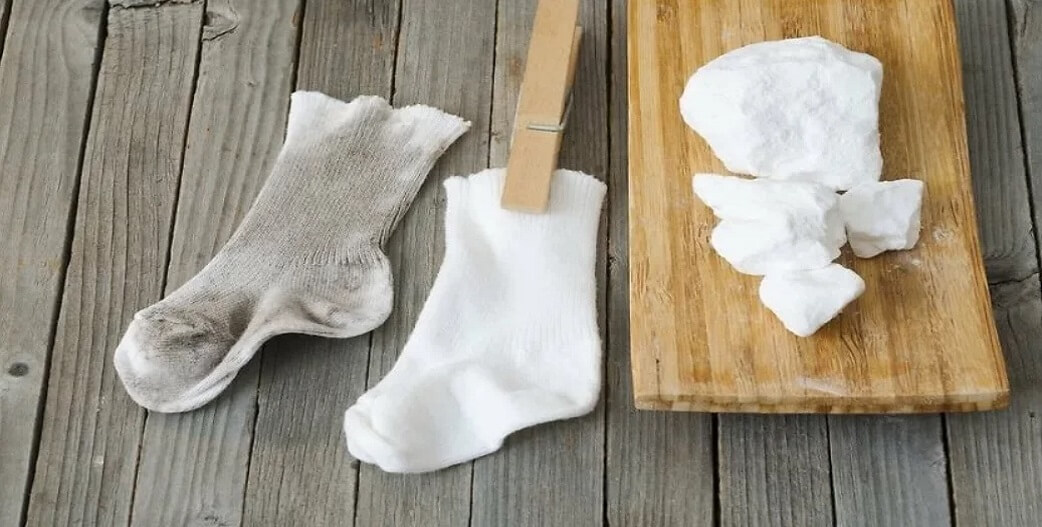 Πώς να Κάνετε τις Βρώμικες Λευκές Κάλτσες σας να... Αστράψουν
