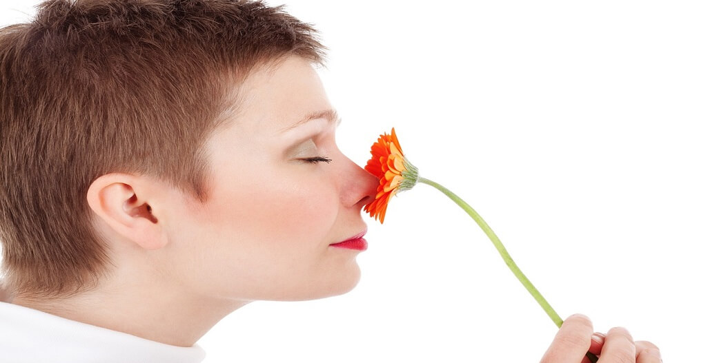 10 Συμβουλές για να μυρίζεις ωραία ακόμη και αν δεν πρόλαβες να κάνεις μπάνιο